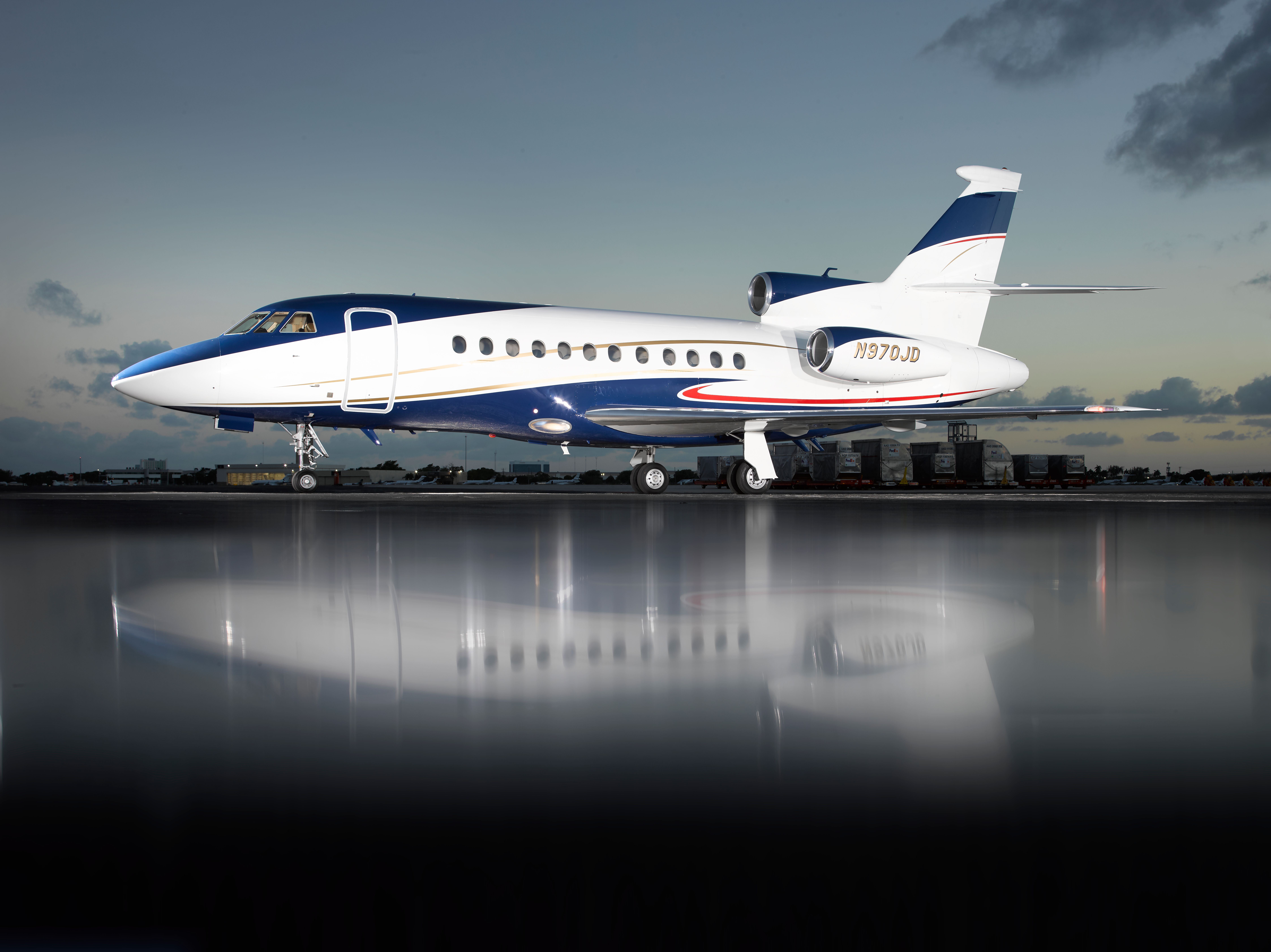 Dassault Falcon 900B Exterior