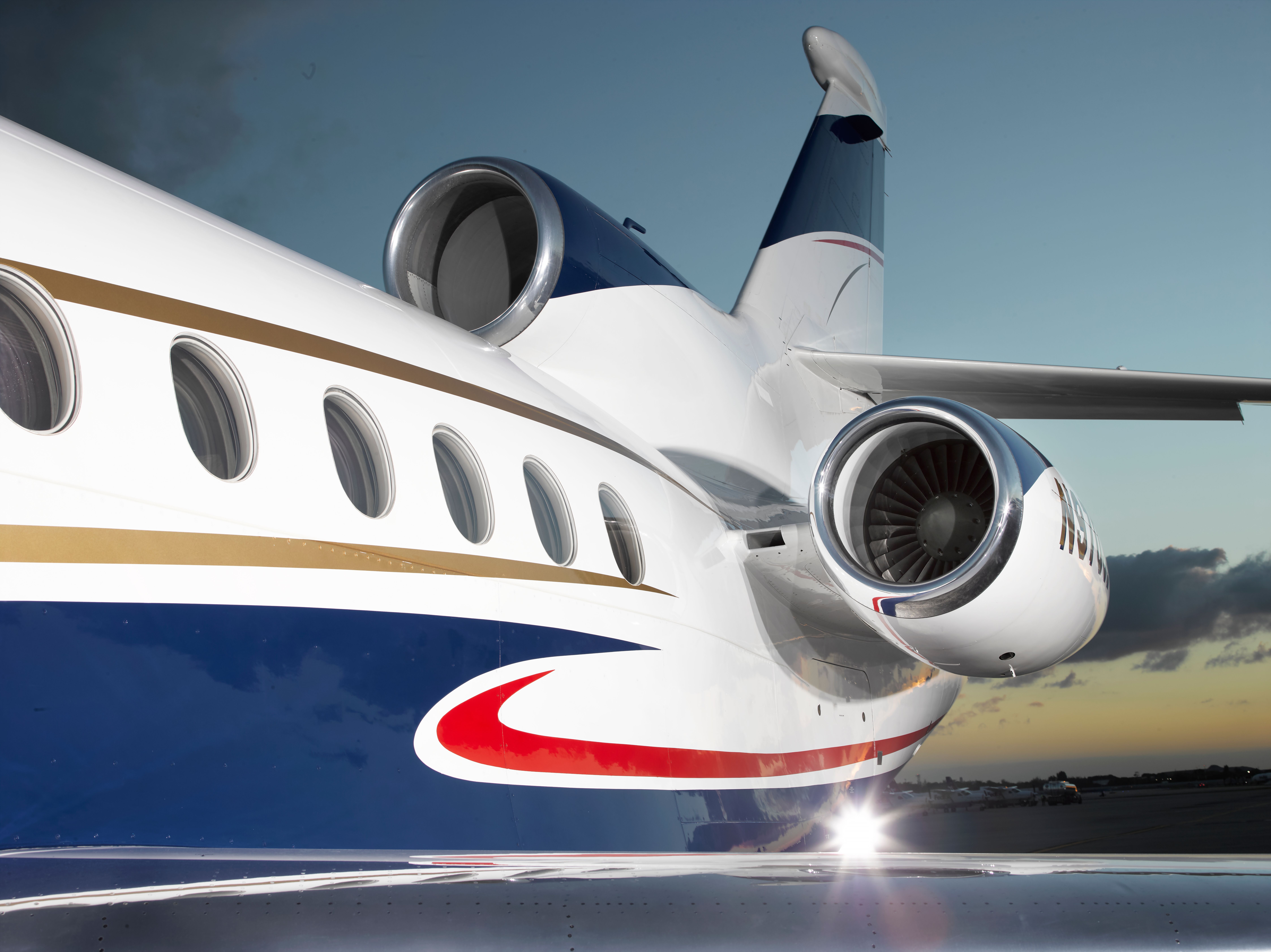 Dassault Falcon 900B Exterior Engines